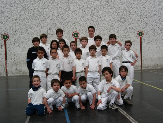 Intxurre pelota eskolako sorrera festa. 2002