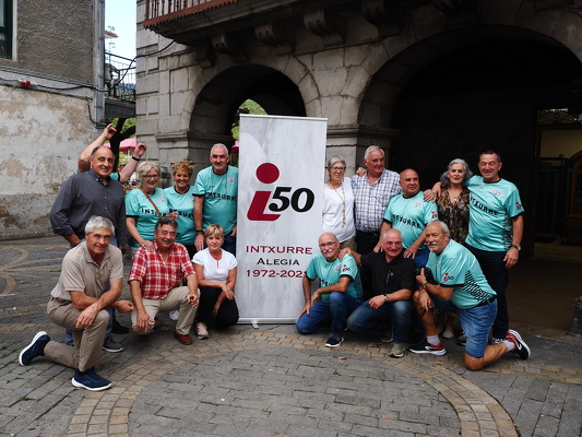 i50 urteurreneko bazkaria plazan. 2022-10-15