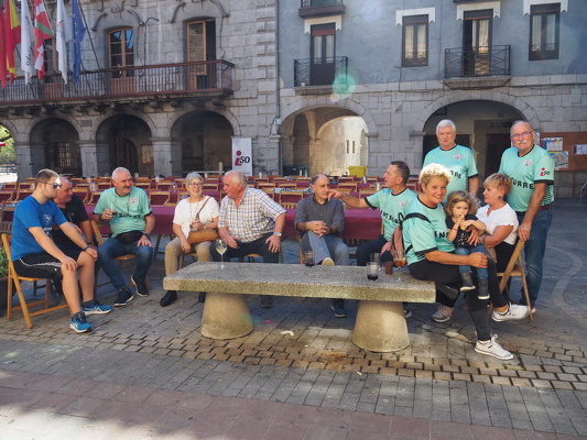 i50 urteurreneko bazkaria plazan. 2022-10-15