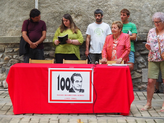 Inaxio Begiristaini omenaldia.
